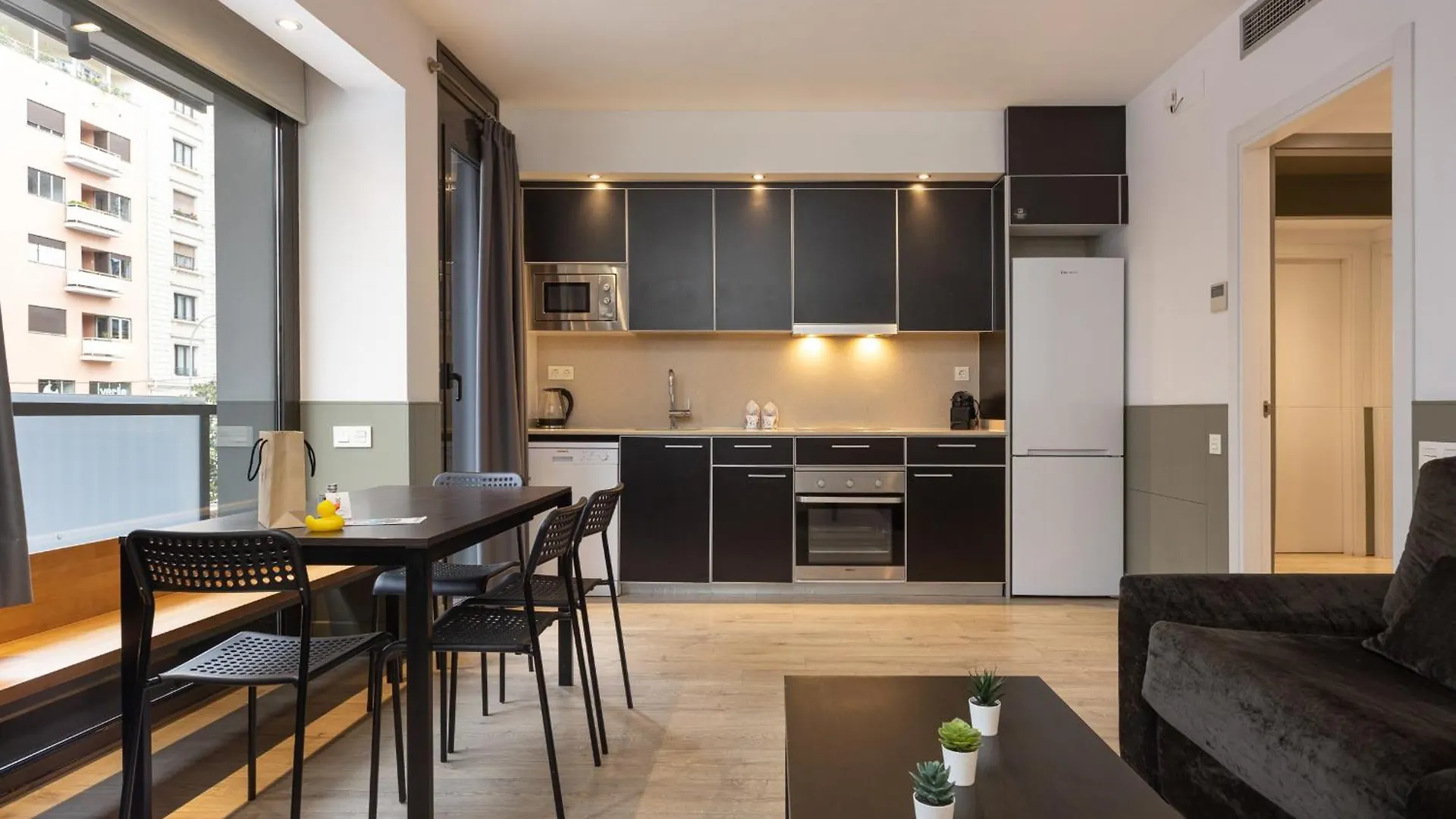 Enjoybcn Patio De Gala Apartment Barcelona
