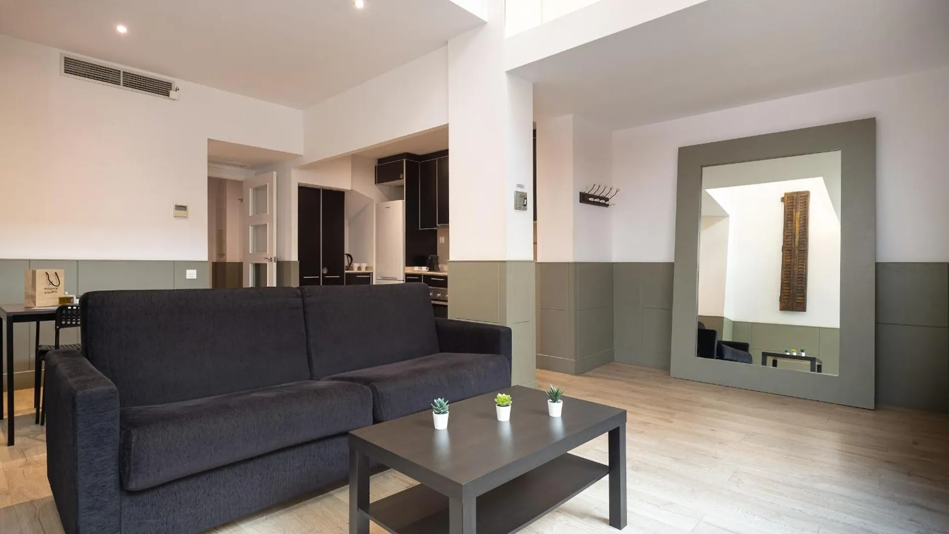 Enjoybcn Patio De Gala Apartment Barcelona 0*,