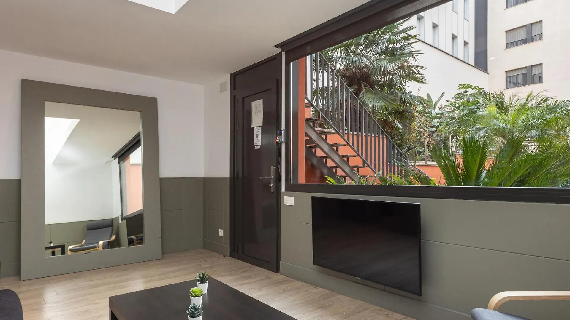 Enjoybcn Patio De Gala Apartment Barcelona Spain