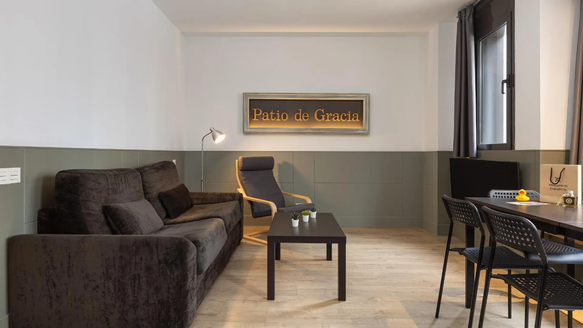 Appartamento Enjoybcn Patio De Gala Barcellona