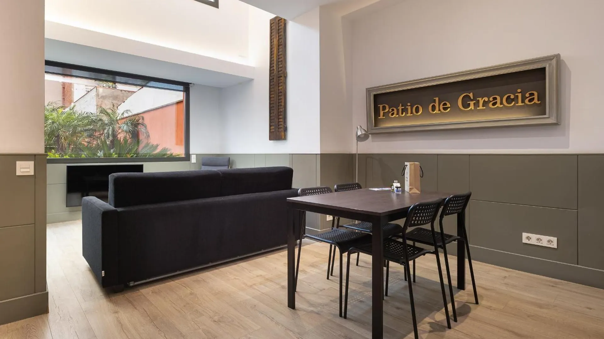 Appartamento Enjoybcn Patio De Gala Barcellona